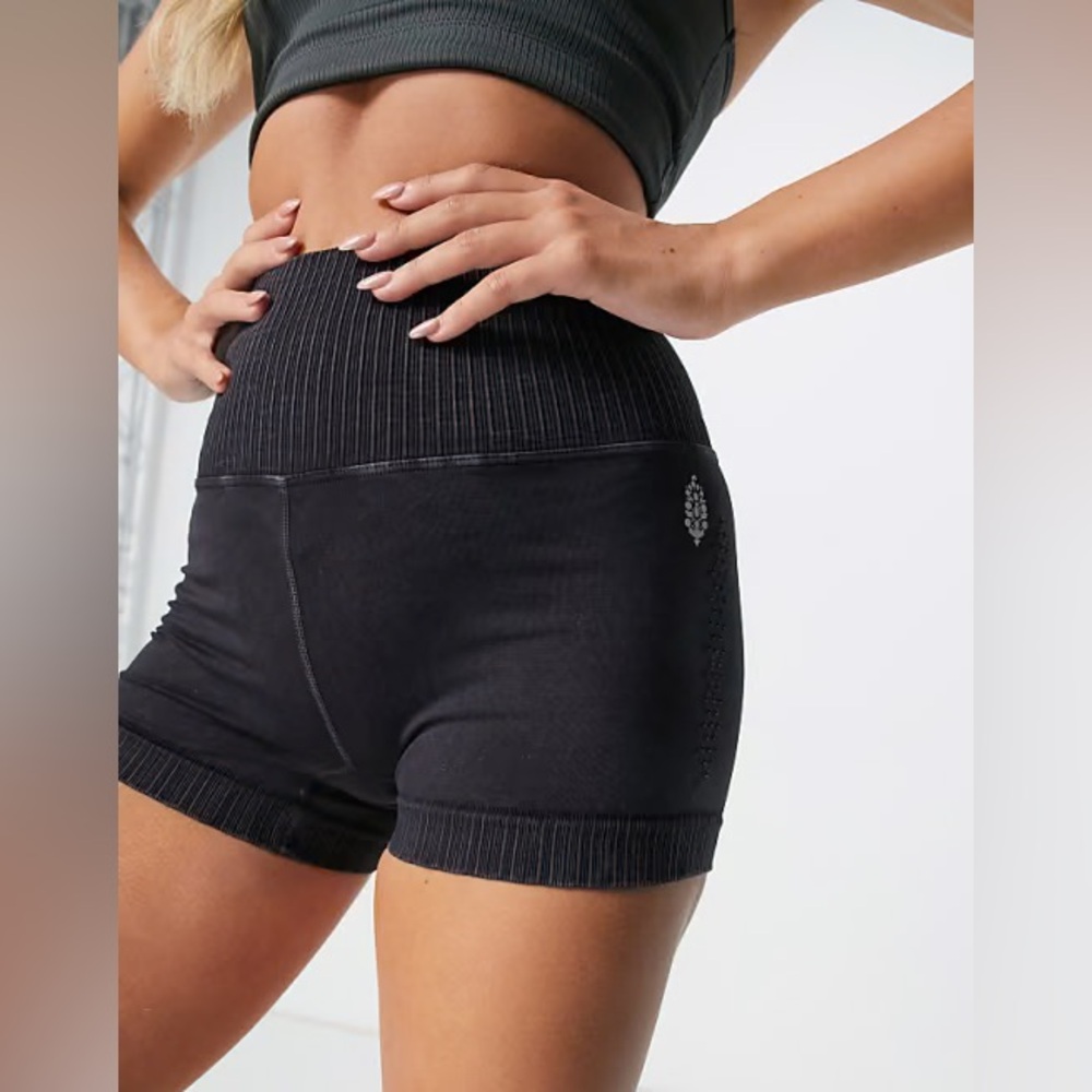 Free People Movement Good Karma Running Shorts in Washed Black - Size M/L - Picture 2 of 15